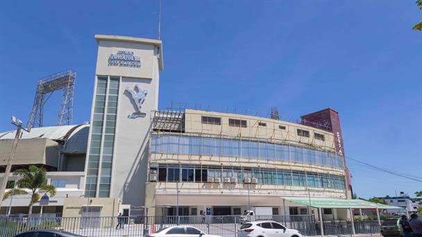Acondicionan el Estadio Quisqueya para la inauguración del torneo
