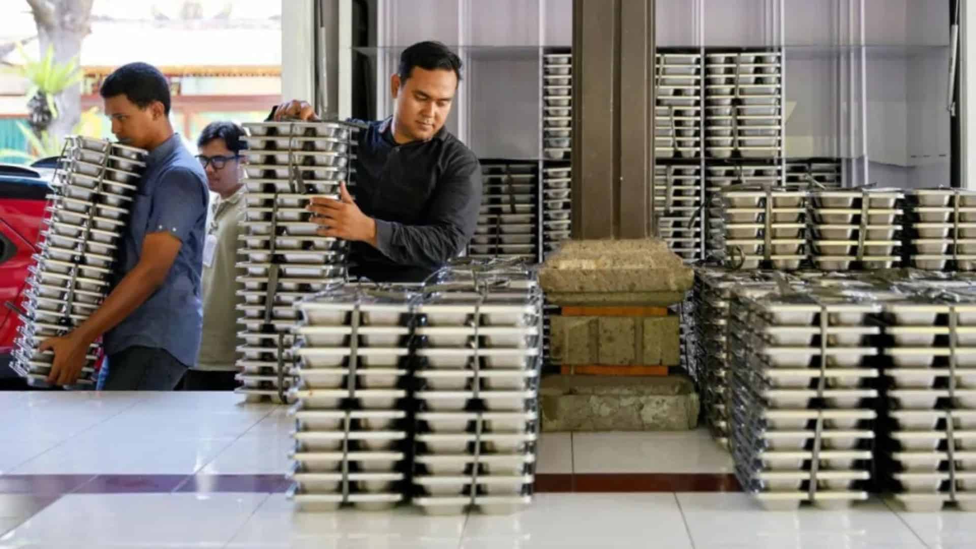 Miles de intoxicaciones sin causa oficial: la polémica comida escolar gratis de Indonesia Miles de intoxicaciones sin causa oficial: la polémica comida escolar gratis de Indonesia