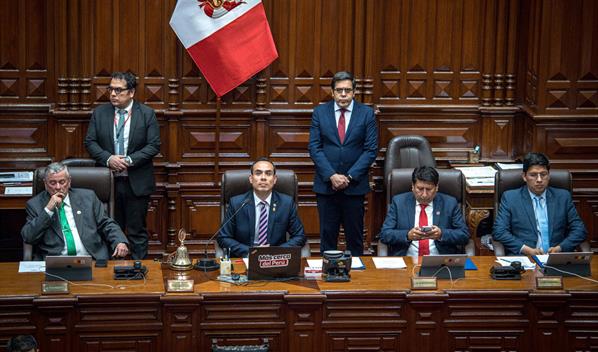El Congreso de Perú convoca a la presidenta Boluarte para un proceso de destitución exprés
