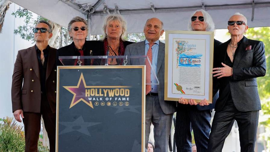 Def Leppard recibe su estrella en el Paseo de la Fama de Hollywood junto a Jon Bon Jovi Def Leppard recibe su estrella en el Paseo de la Fama de Hollywood junto a Jon Bon Jovi