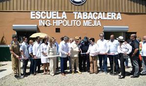 Inauguran en Villa González la Escuela Tabacalera Hipólito Mejía