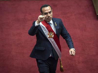 Presidente de Perú destituido: Estados Unidos reafirma compromiso