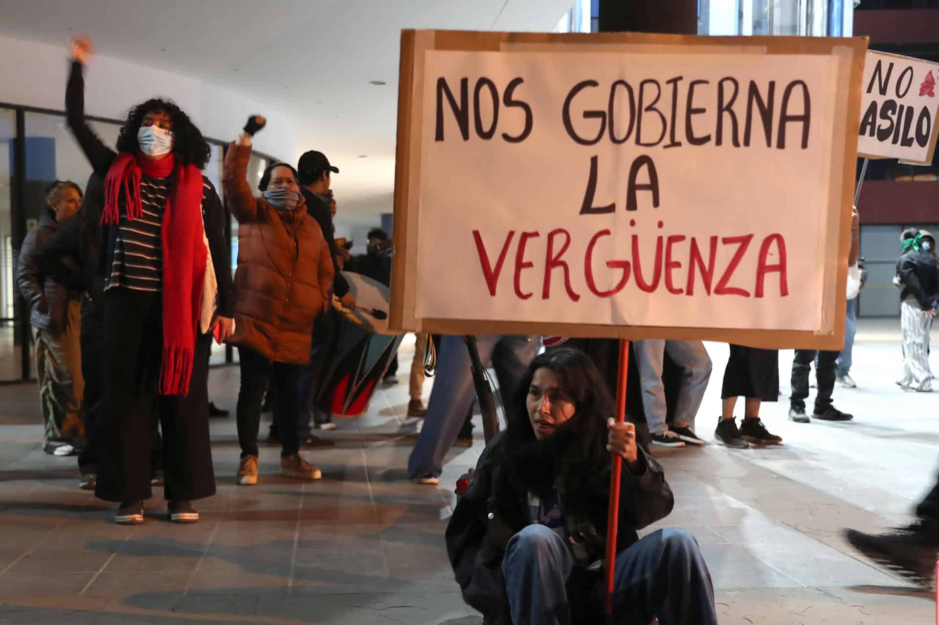 Las razones por las que Dina Boluarte ha sido destituida: ni sus aliados la querían Las razones por las que Dina Boluarte ha sido destituida: ni sus aliados la querían