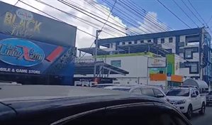 Aduanas y MP realizan operativo en negocio en Moca; propietario denuncia destrucción de propiedad