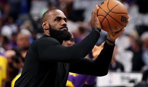Por una ciática, LeBron James se perderá el arranque de temporada