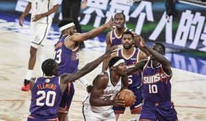 Los Phoenix Suns se llevan el partido en la prórroga ante los Brooklyn Nets en China