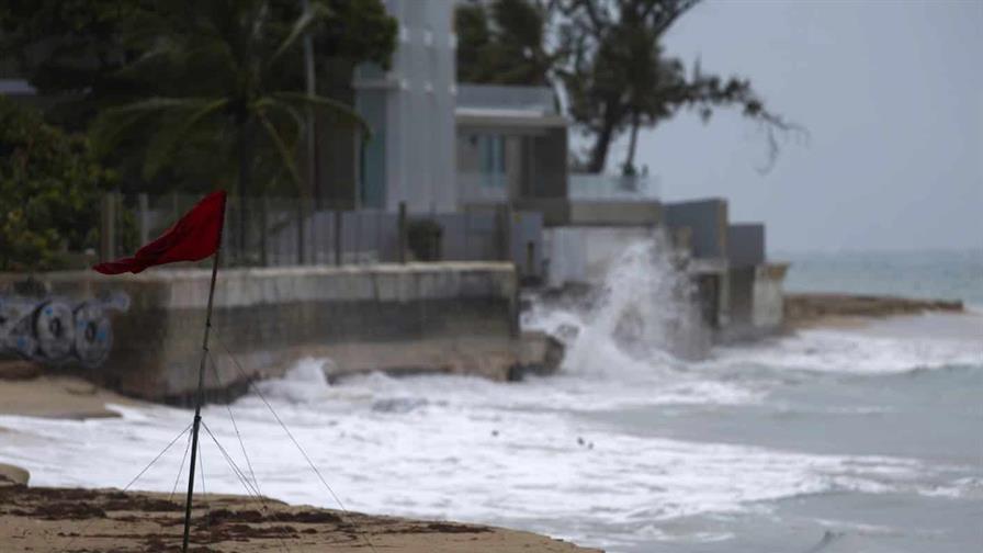 El oleaje de la tormenta Jerry afecta Puerto Rico mientras se aleja de las Islas Sotavento El oleaje de la tormenta Jerry afecta Puerto Rico mientras se aleja de las Islas Sotavento