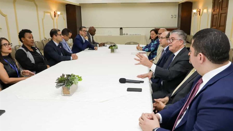Antoliano Peralta recibe a delegaci&oacute;n del Foro Internacional de Salud Mental y Sistema Penitenciario