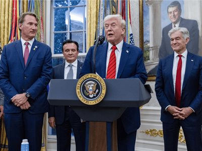 Trump asegurra tener los fondos federales para pagar a las tropas