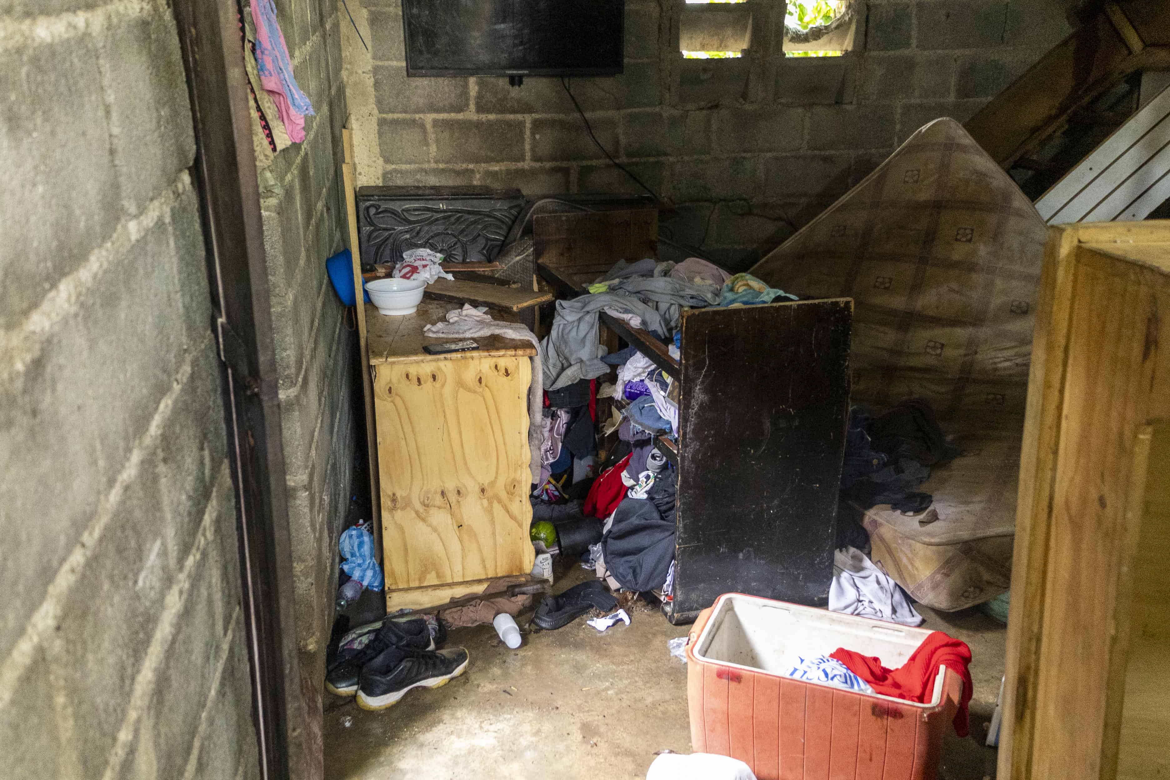 La vivienda permanece sin protección con los ajuares. 