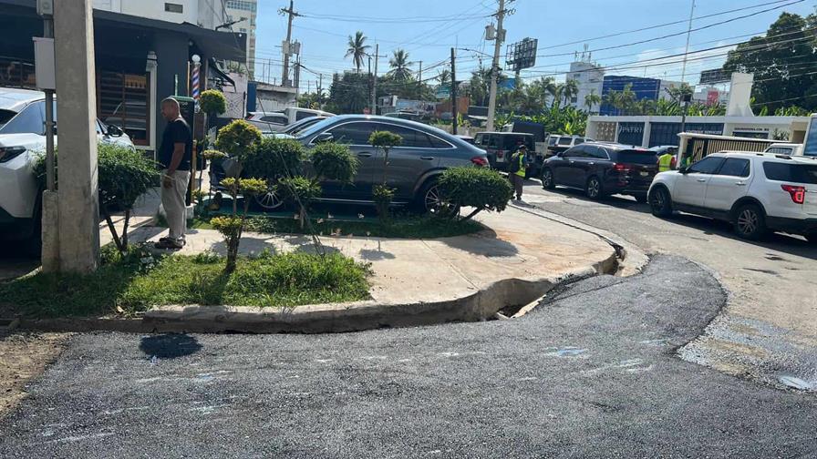 Alcaldía del Distrito, Obras Públicas, y Caasd solucionan daños viales reportados por Diario Libre Alcaldía del Distrito, Obras Públicas, y Caasd solucionan daños viales reportados por Diario Libre