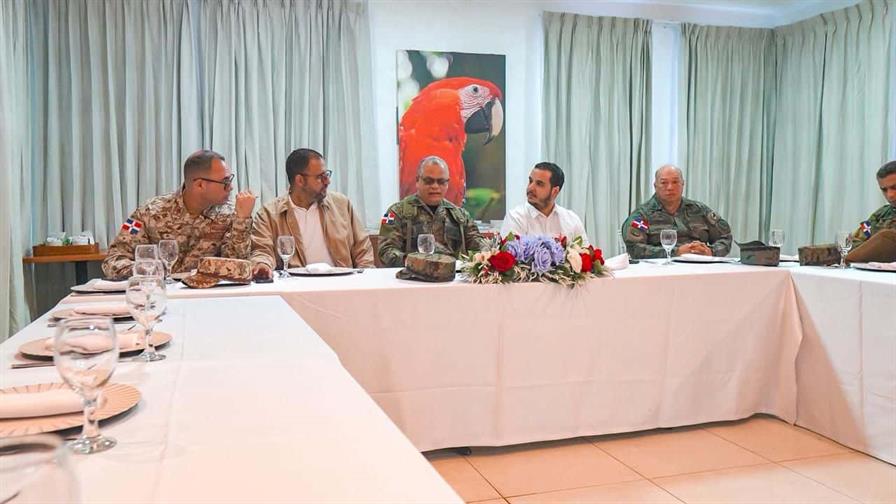 Avanza construcción de la verja fronteriza; Codevi mantiene operaciones con vigilancia militar Avanza construcción de la verja fronteriza; Codevi mantiene operaciones con vigilancia militar
