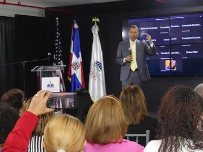 Indotel y ABA anuncian campaña en EE. UU. enseñará cómo enviar remesas