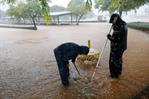 Temporal en España causa inundaciones que dejan atrapadas a personas en vehículos y zonas bajas