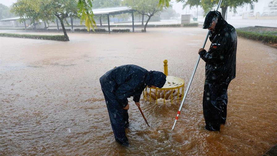 Temporal en España causa inundaciones que dejan atrapadas a personas en vehículos y zonas bajas