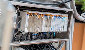 Edesur instala equipos que interrumpen servicio eléctrico ante manipulación de usuarios