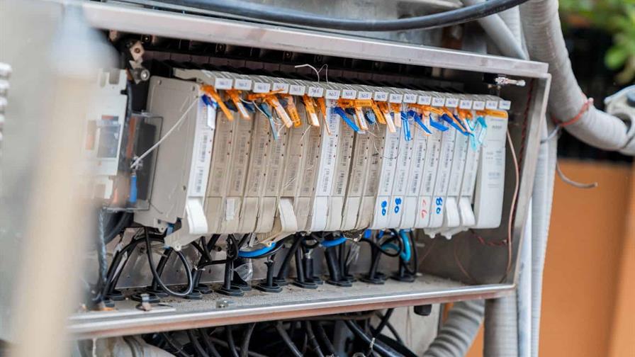 Edesur instala equipos que interrumpen servicio eléctrico ante manipulación de usuarios Edesur instala equipos que interrumpen servicio eléctrico ante manipulación de usuarios