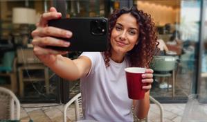 Banco Popular y Pagés BBDO presentan a GIA, la influencer de finanzas creada con IA