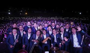 Agrupación de cumbia peruana da concierto con chalecos antibalas tras asesinato de su vocalista