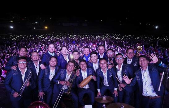 Agrupación de cumbia peruana da concierto con chalecos antibalas tras asesinato de su vocalista