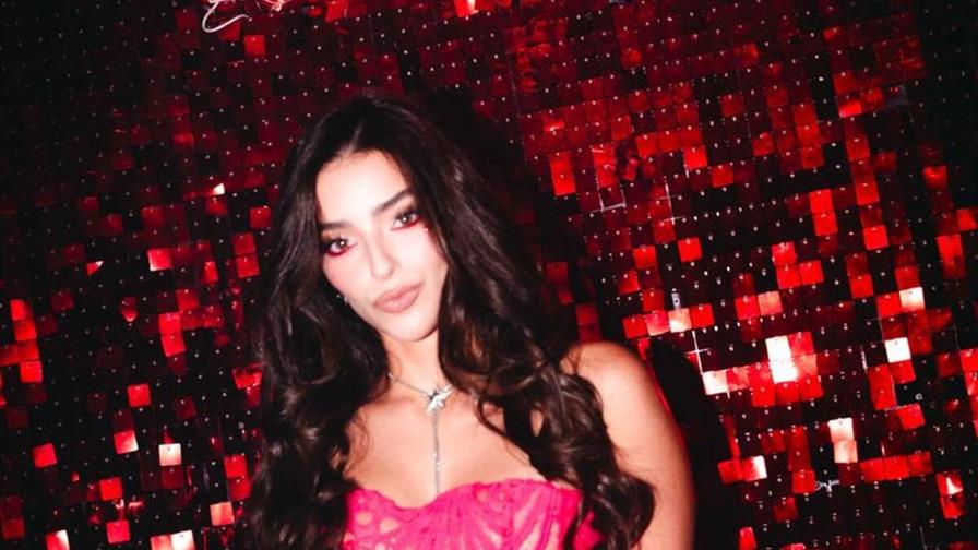La cantante dominicana Adri Torrón lanza su disco RedStar"