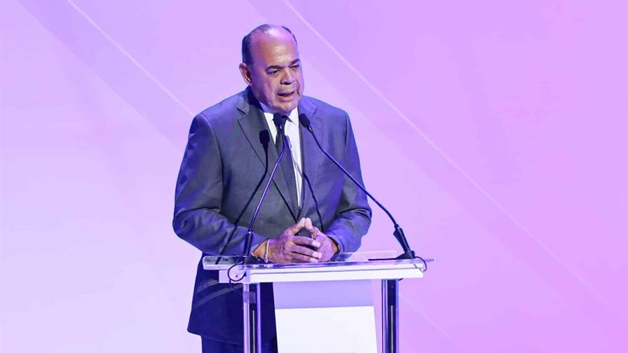 Augusto Taveras, el dominicano que desde NY apoya educación y viviendas en su comunidad natal Augusto Taveras, el dominicano que desde NY apoya educación y viviendas en su comunidad natal