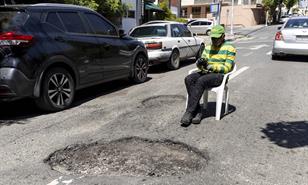 Calles en mal estado: Rosa Duarte casi esquina México necesita reparación urgente