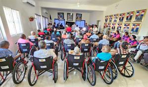 Fundaciones entregan más de 1,200 sillas de ruedas en comunidades del sur del país