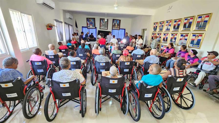 Fundaciones entregan más de 1,200 sillas de ruedas en comunidades del sur del país Fundaciones entregan más de 1,200 sillas de ruedas en comunidades del sur del país