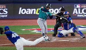 Video | Con el bate de Polanco, Seattle se adelanta en la serie frente a Toronto