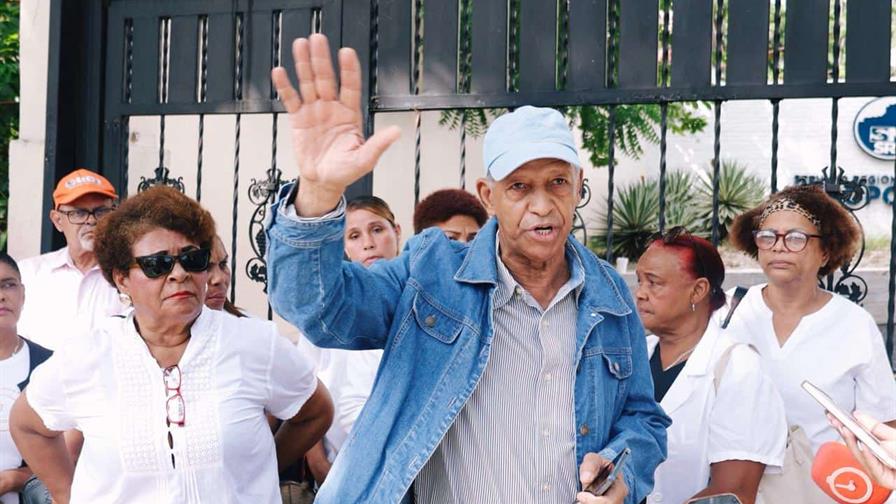 Trabajadores de salud rechazan traslado a nuevos hospitales Trabajadores de salud rechazan traslado a nuevos hospitales