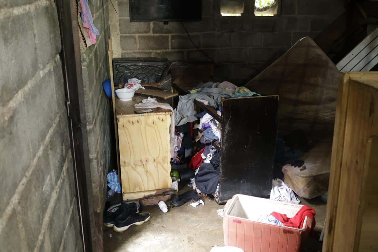 Parte interior de la vivienda donde se produjo una tragedia en el sector Los Frailes I.