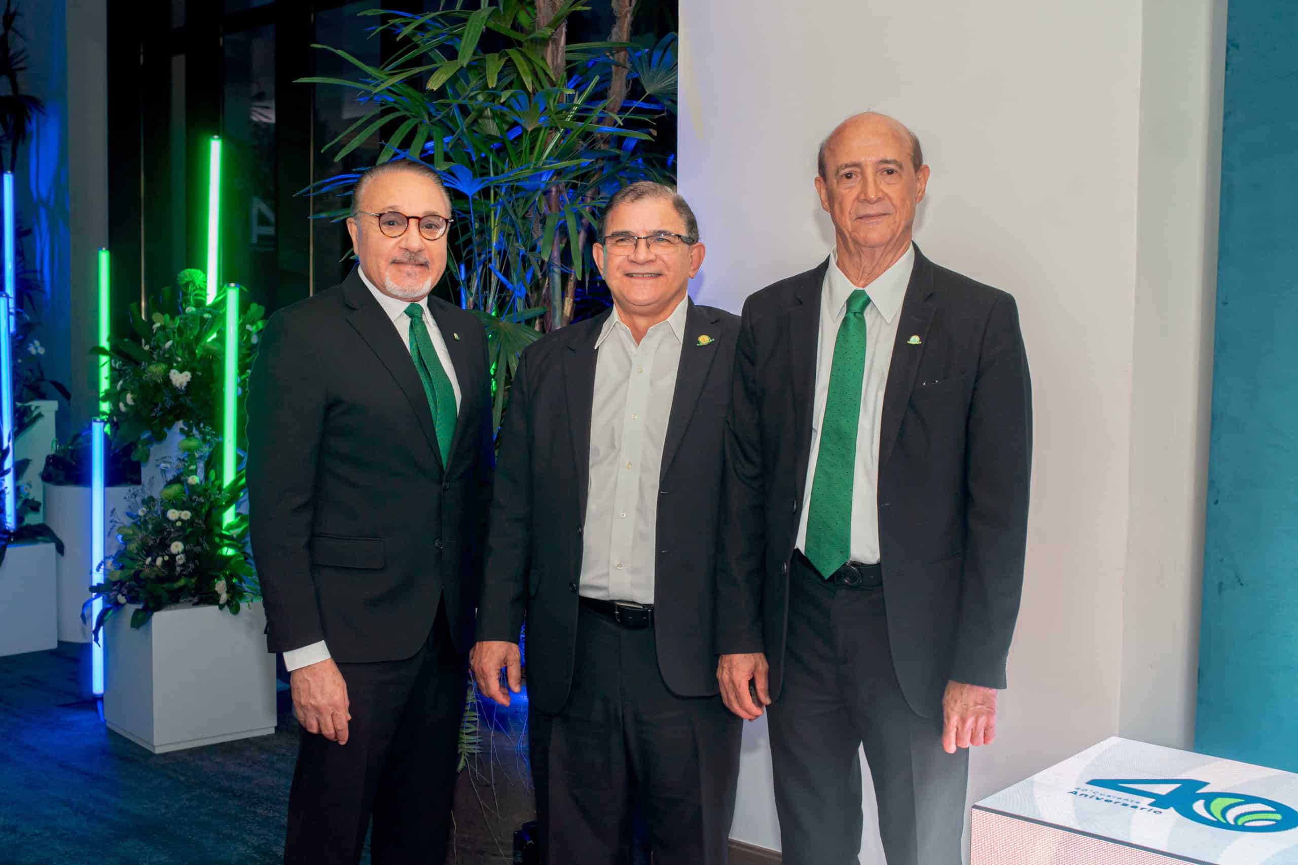 Julian Sued, Fausto Hernandez en Marino Perez.