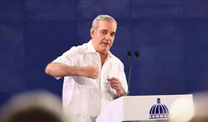 Abinader adelanta que también este año el Gobierno entregará la brisita navideña