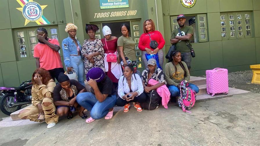 Detienen a 16 haitianos indocumentados en hotel de Mao