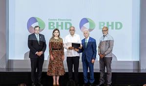 Banco BHD dona RD$ 100 millones al Ateneo Amantes de la Luz en Santiago