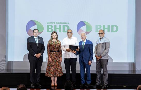 Banco BHD dona RD$ 100 millones al Ateneo Amantes de la Luz en Santiago