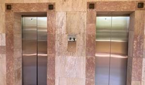 Poder Judicial atribuye a falla eléctrica paralización de ascensor en Palacio de Justicia de Santiago