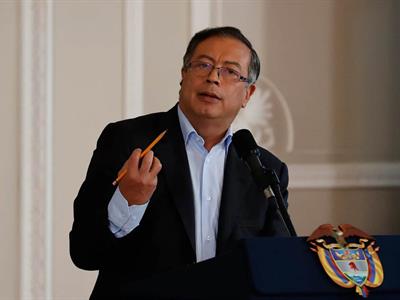 Gustavo Petro insta reabrir diálogos con el ELN tras meses de ruptura