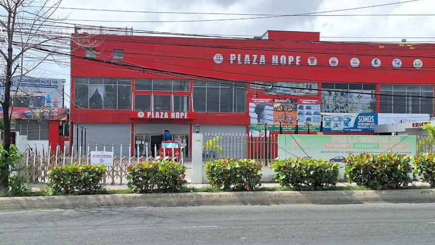 Los negocios de chinos y criollos cerrados deben presentar estudios al Mived Los negocios de chinos y criollos cerrados deben presentar estudios al Mived
