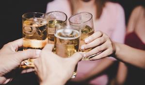 La OMS insta a adoptar políticas duras contra el alcohol para reducir los casos de cáncer