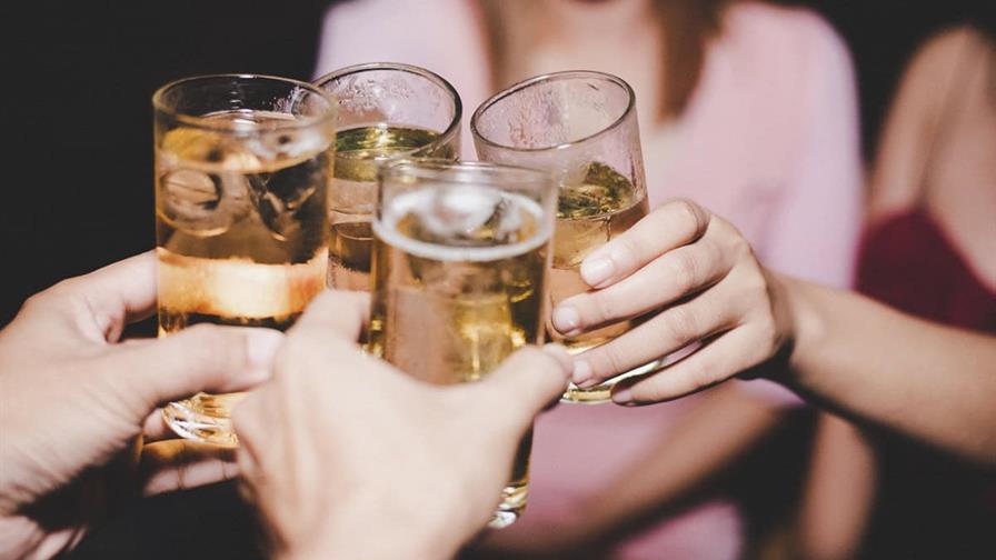 La OMS insta a adoptar políticas duras contra el alcohol para reducir los casos de cáncer La OMS insta a adoptar políticas duras contra el alcohol para reducir los casos de cáncer