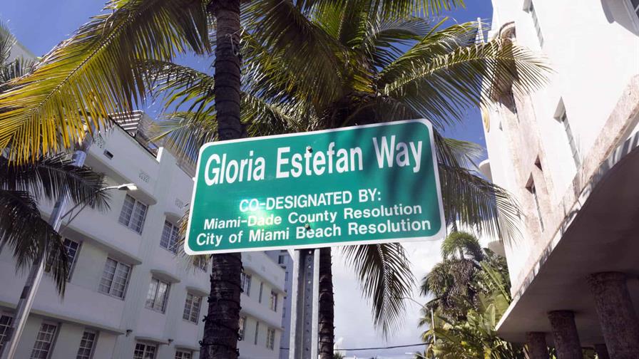 Miami Beach nombra una calle en honor a la ícono del pop latino Gloria Estefan Miami Beach nombra una calle en honor a la ícono del pop latino Gloria Estefan