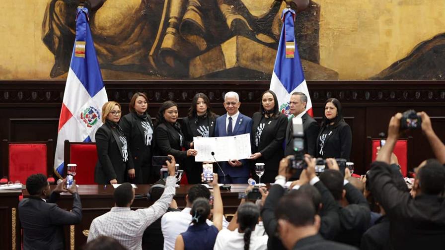Legisladoras presentan en el Congreso el proyecto de Reforma Integral "Déjala Ir" Legisladoras presentan en el Congreso el proyecto de Reforma Integral "Déjala Ir"