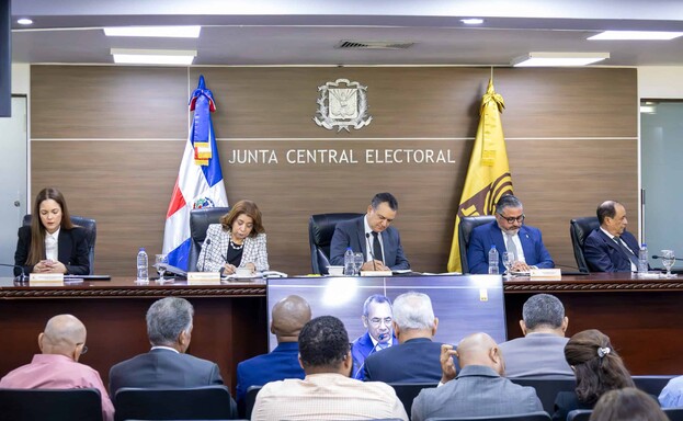 La JCE proh&iacute;be publicar encuestas para evitar promoci&oacute;n electoral anticipada