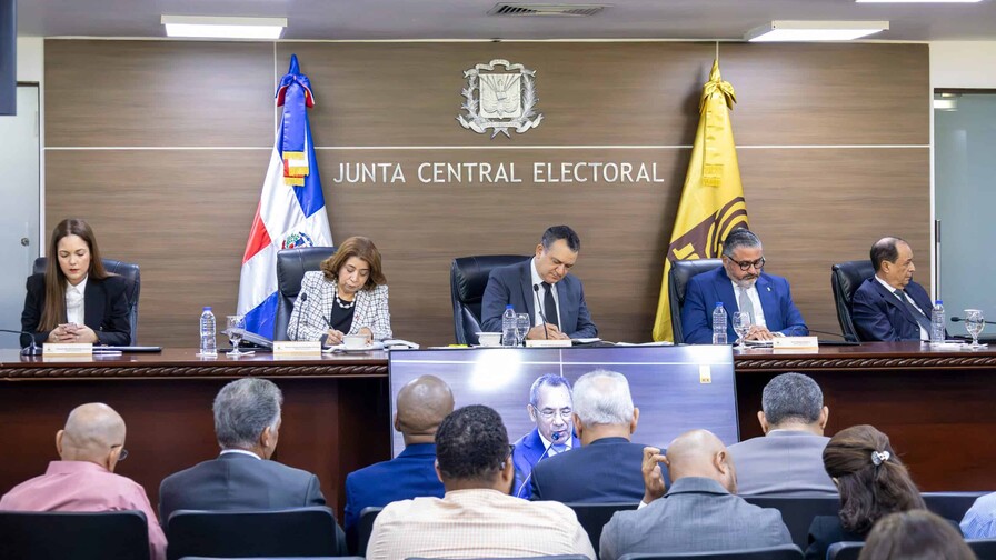 La JCE prohíbe publicar encuestas para evitar promoción electoral anticipada La JCE prohíbe publicar encuestas para evitar promoción electoral anticipada