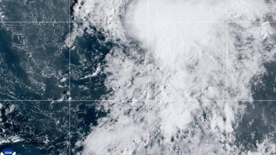 Tormenta Lorenzo avanza desorganizada sobre el Atlántico central sin representar amenaza Tormenta Lorenzo avanza desorganizada sobre el Atlántico central sin representar amenaza