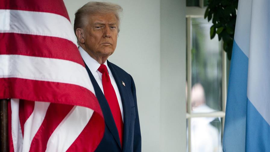 Trump amenaza con acabar con ayudas públicas si el cierre de Gobierno se alarga Trump amenaza con acabar con ayudas públicas si el cierre de Gobierno se alarga