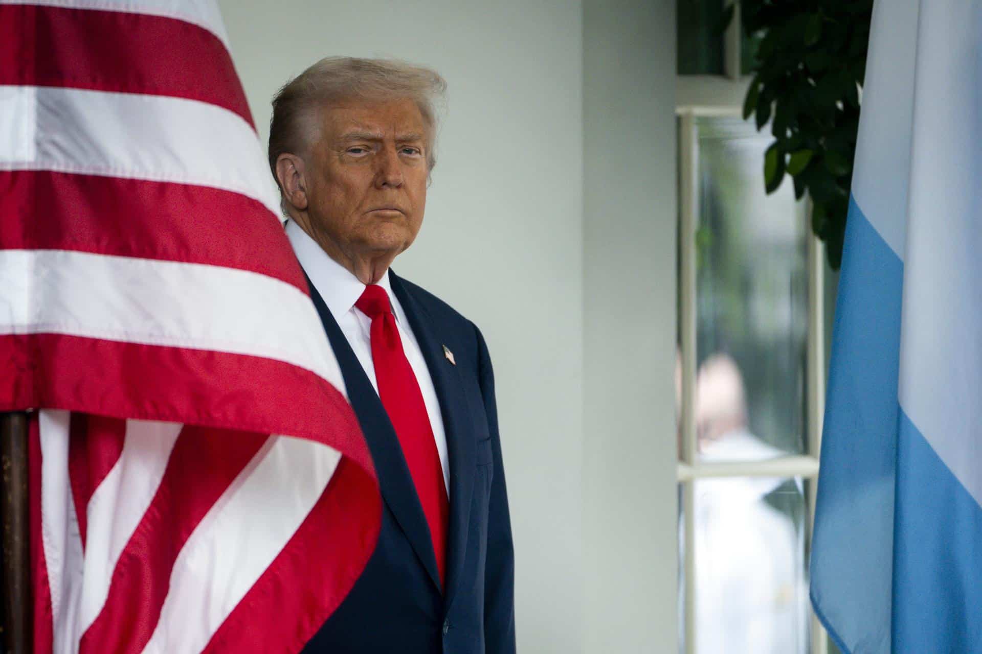 Trump amenaza con acabar con ayudas públicas si el cierre de Gobierno se alarga Trump amenaza con acabar con ayudas públicas si el cierre de Gobierno se alarga