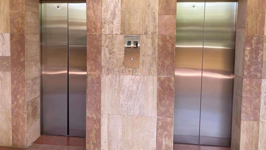 Una persona quedó atrapada por 15 minutos en el elevador del Palacio de Justicia de Santiago Una persona quedó atrapada por 15 minutos en el elevador del Palacio de Justicia de Santiago